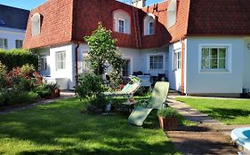 Hawei in Vienna - Doppelhaushälfte mit Garten und Pool zur Mitbenutzung